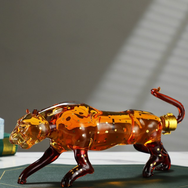 jtglass leopard print glass whiskey decanter