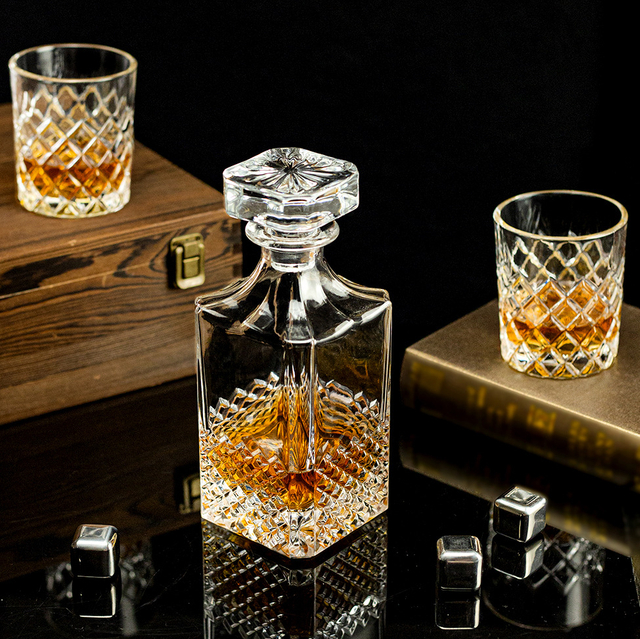 Diamond pattern square wine bottle 700ml lead-free crystal wine decanter