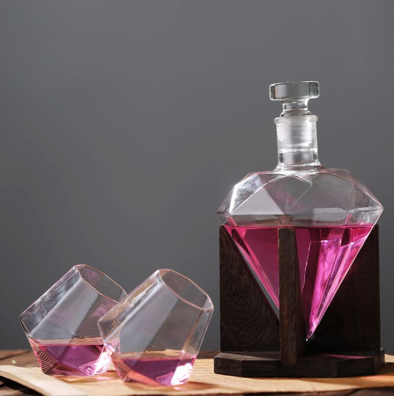 Creative wholesale Red Pourer wine decanter set 