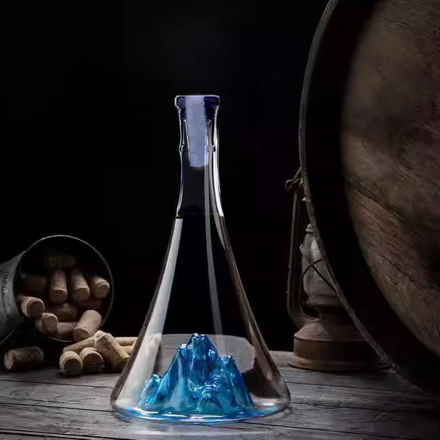 Customized Whiskey Bottle Container with A Mountain inside