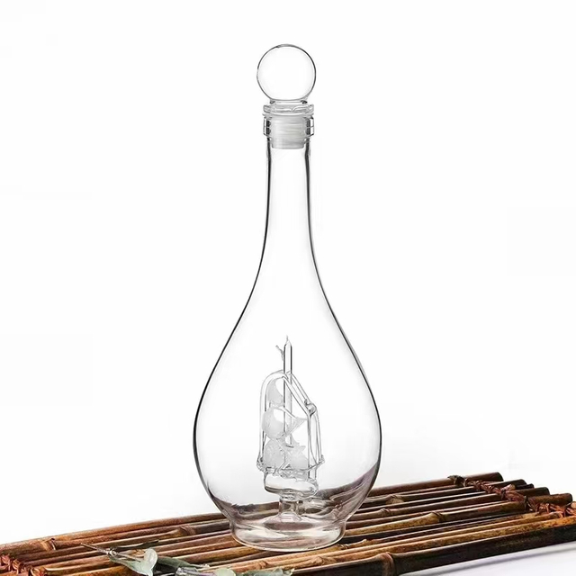 500ml Alcohol in A Glass Bottle with A Sailboat