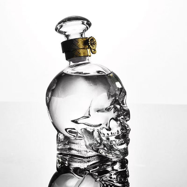 Customizable high borosilicate glass crystal head vodka bottle